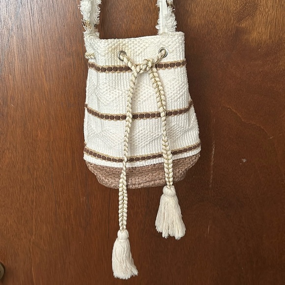 Lizard Thicket Handbags - LIZARD THICKET Bucket Straw Bag